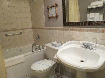 Des Berges Inn 3*