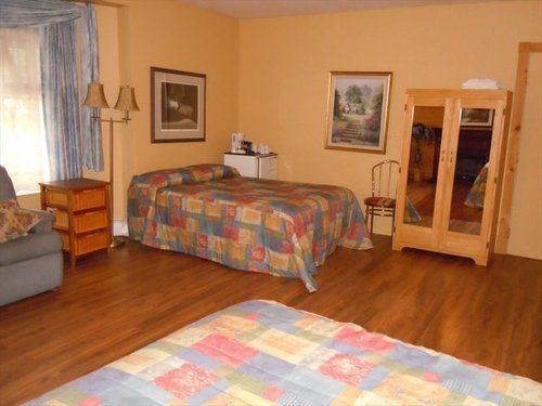 Des Berges Inn 3*