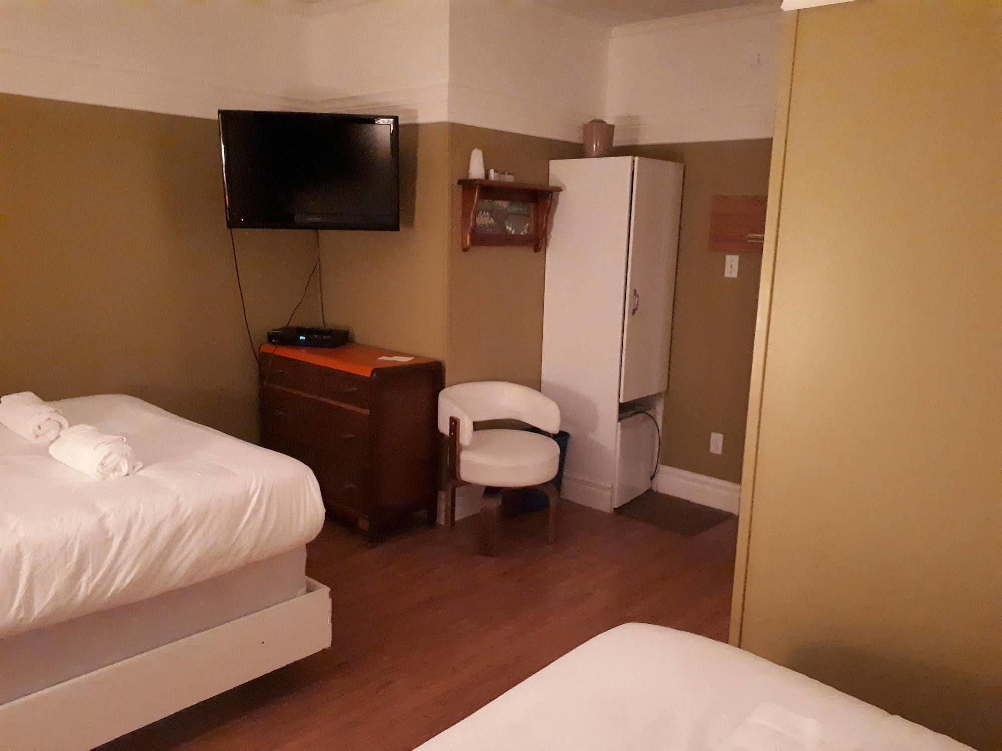 Des Berges Inn 3*