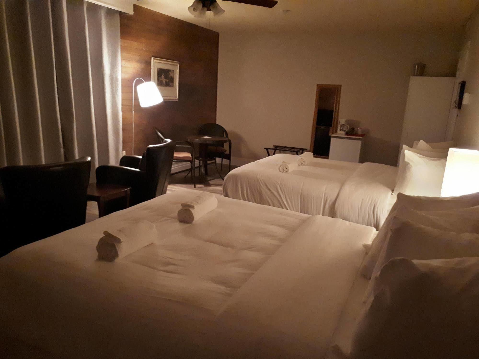 Des Berges Inn 3*
